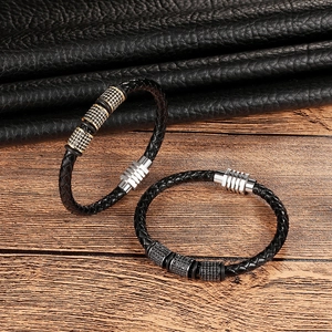 Minimalistische meerlaagse lederen armbanden met gouden kralen en magneetsluiting
