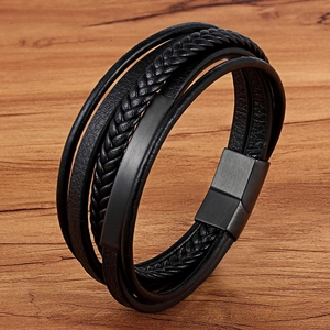 Bracciale multistrato in pelle intrecciata nera da uomo con chiusura magnetica in metallo opaco