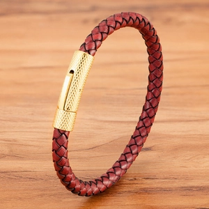 Bracelet pour homme en cuir tressé marron-rouge avec fermoir magnétique doré texturé
