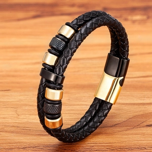 Zweilagiges geflochtenes Lederarmband für Herren mit gold-schwarzen Metallperlen
