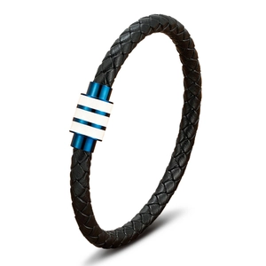 Bracelet tressé en cuir pour homme avec fermoir magnétique en métal à rayures bleues et blanches