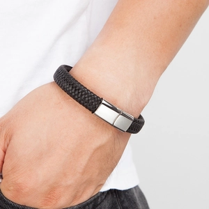 Bracelet pour hommes en cuir tressé noir avec fermoir magnétique en alliage argenté poli