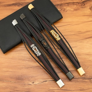 Bracciali multistrato in pelle intrecciata con nodi metallici in oro, argento e nero
