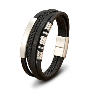 Mehrlagiges Herren-Lederarmband in Schwarz mit gebürstetem Edelstahl-Magnetverschluss und Perlen