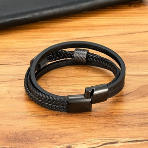 Mehrlagiges schwarzes Lederarmband für Herren mit Flechtstruktur und Magnetverschluss aus Metall