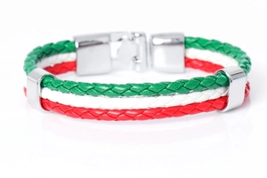 Détails du bracelet en cuir tressé aux couleurs italiennes avec fermoir métallique