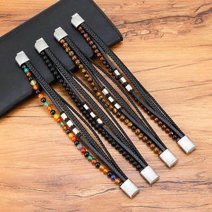 Mehrlagiges Herren-Lederarmband in Schwarz mit Natursteinen und Magnetverschluss