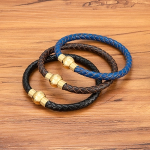 Set di bracciali da uomo in pelle intrecciata con chiusure magnetiche nero, marrone e blu