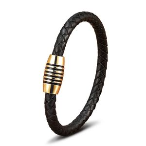 Bracciale in pelle nera intrecciata per uomo con chiusura magnetica dorata e largo 6mm