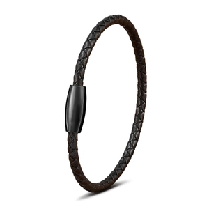 Geflochtenes dunkelbraunes Lederarmband für Herren mit matt schwarzem Edelstahl-Magnetverschluss