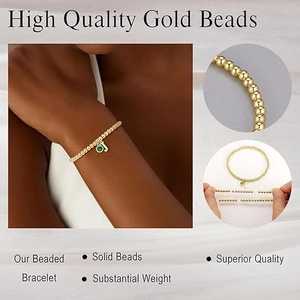 Goldenes Perlenarmband mit grünem Geburtsstein und J-Anhänger für Damen