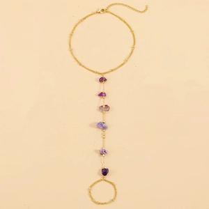 Bracelet bague doré orné de pierres naturelles violettes irrégulières de style bohème