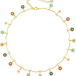 Collier doré style bohème avec pendentifs marguerites colorés et détail en cristal