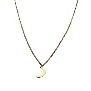Collier minimaliste en acier inoxydable doré avec pendentif croissant sur fond blanc