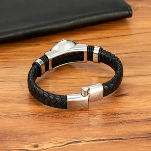Bracciale da uomo in pelle nera intrecciata con chiusura magnetica in acciaio inossidabile