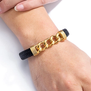 Herren Mehrschicht-Lederarmband mit goldener Edelstahl-Panzerkette und Magnetverschluss