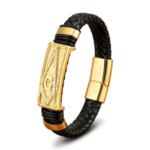 Bracelet pour homme en cuir tressé noir avec plaque maçonnique dorée et fermoir magnétique
