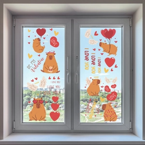 Detailweergave van Valentijnsdag capibara raamstickers met hartjes op het glas