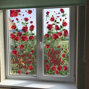 Detail van rode roosstickers en Happy Valentine's Day tekst op glazen raamoppervlak