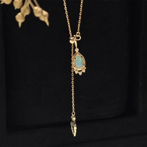 Eleganter S925 Silber Y-Halskette mit Opal-Anhänger in Tropfenform und Diamantenbesatz