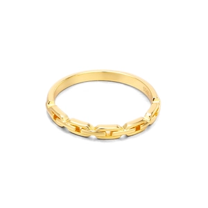 Detalle de anillo de plata S925 con diseño de mitad lisa y mitad eslabones de cadena