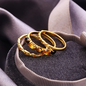 Set de tres anillos de plata S925 bañados en oro con piedras de citrino y cuarzo ahumado