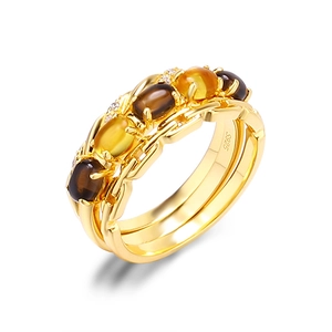 Anillo elegante de plata S925 bañada en oro con cinco citrinos óvalos y diamantes finos