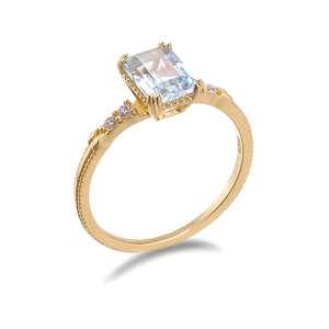 Eleganter vergoldeter 925er Silberring mit himmelblauem Topas im Smaragdschliff und Pavé-Steinen