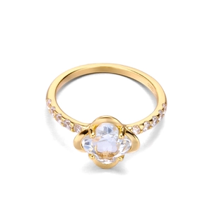 Elegant 925 silver gold-plated clover ring with blue topaz and side crystal accents