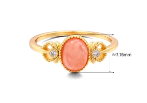 Dettaglio anello in argento 925 placcato oro con rodocrosite ovale e piccoli diamanti