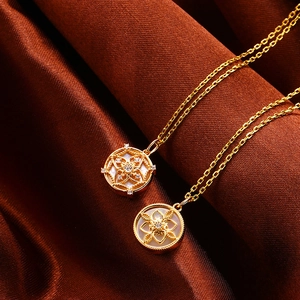 Elegante 925er Silber Kleeblatt Kompass Halskette mit weißer Muschel Einlage in Goldoptik