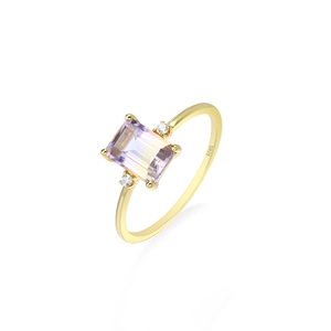 Vue détaillée d'une bague en argent 925 avec amétrine rectangulaire et plaqué or 14K