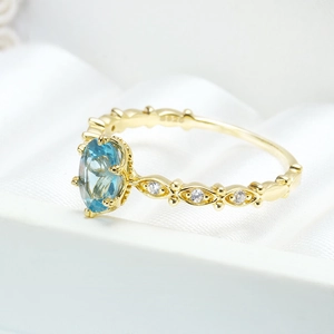Anello in argento S925 con topazio azzurro Londra ovale e placcatura oro 18K