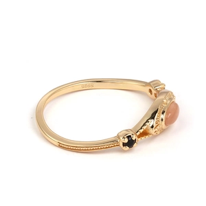 Anillo de lujo en plata S925 bañada en oro con piedra de luna naranja y abalorios
