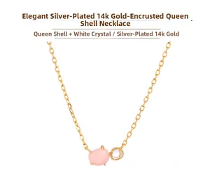 Dettaglio collana in argento placcato oro 14k con queen shell rosa e cristallo bianco