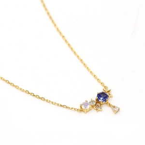 Collana in argento S925 placcato oro con pietra di luna a stella blu e cristalli geometrici
