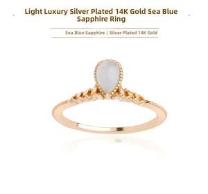 Macro-opname van peergeslepen aquamarijn ring op 14K verguld zilver met golfdetails