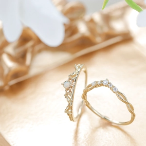Elegante S925 Sterling Silber V-Ringe mit Opal und funkelnden Zirkonia im Kronendesign