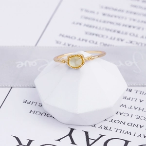 Anillo elegante de plata S925 dorada con cristal amarillo y grabado vintage