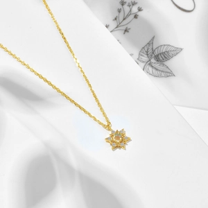 S925 Silber vergoldete Stern-Halskette mit natürlichem Opal und weißen Zirkonia-Kristallen