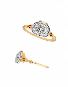 Details des S925 Silber-Retro-Rings mit Barock-Gravuren und zweifarbigem Finish in Nahaufnahme