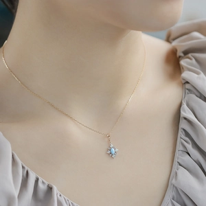 Elegant S925 gilded silver necklace with vintage turquoise pendant and sparkling crystals