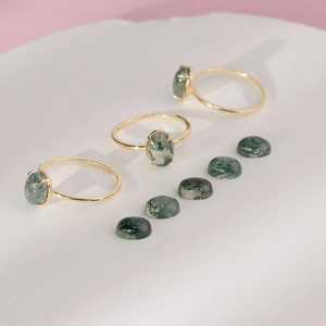 Detailed comparison of S925 silver gold-plated rings and natural moss agate stones