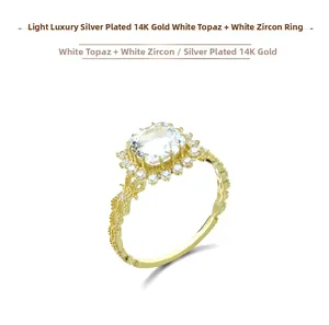 Detailopname van S925 zilveren 14K gouden ring met witte topaas en holle patronen
