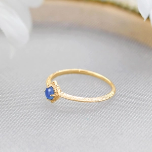 Detailed view of s925 silver ring with blue gemstone and vintage engraved window pattern