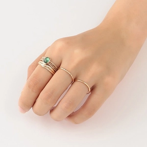 Retro Ring-Set aus S925 Silber 14k vergoldet mit grünem Edelstein und Flechtstruktur