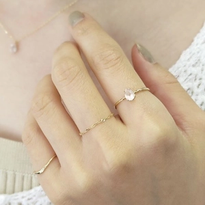 Eleganter S925 Silber 14K vergoldeter Ringset mit tropfenförmigen Rosenquarz Steinen