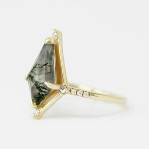 Bague en argent S925 doré avec agate mousse taille cerf-volant et accents de diamants