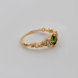 Vintage S925 silver 14K gold plated ring with oval green diopside and filigree vine design