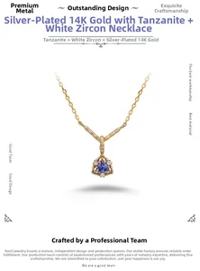 Dettaglio della collana con pendente in tanzanite a triangolo e zirconi in argento placcato 14K